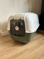 Ferplast Prima XXL Duża Kuweta Kryta Zamknięta dla Kota 65x45x45cm Biało-Zielona + Filtry + Łopatka